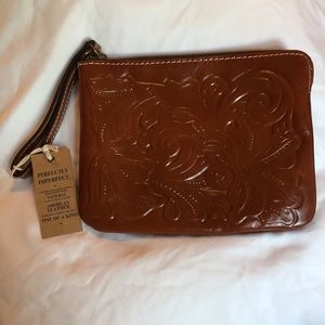 NWT PATRICIA NASH LEATHER WRISTLET PURSE